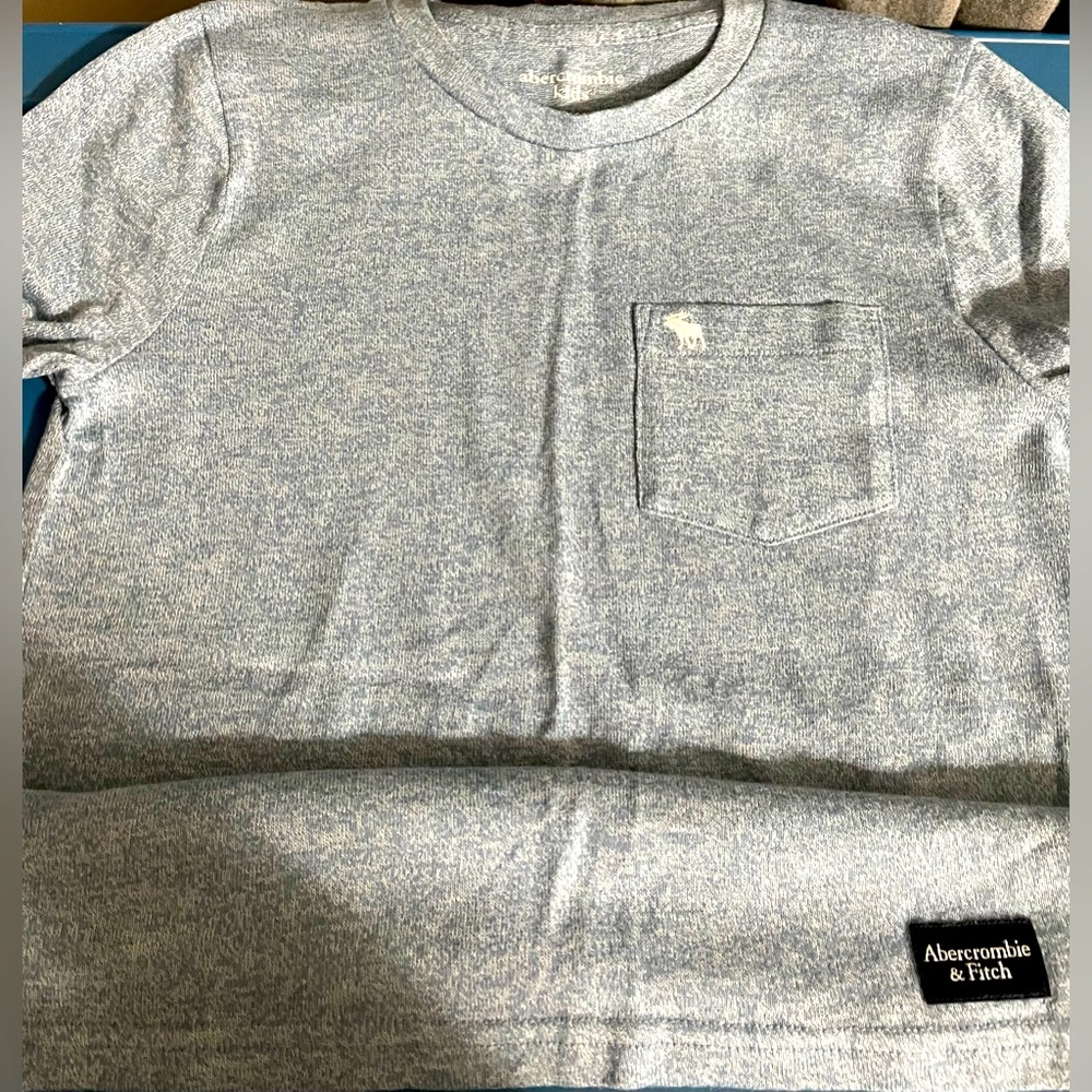 Abercrombie Kids Boy’s Short Sleeve Shirt w/ pocket, Light Blue, size 13/14